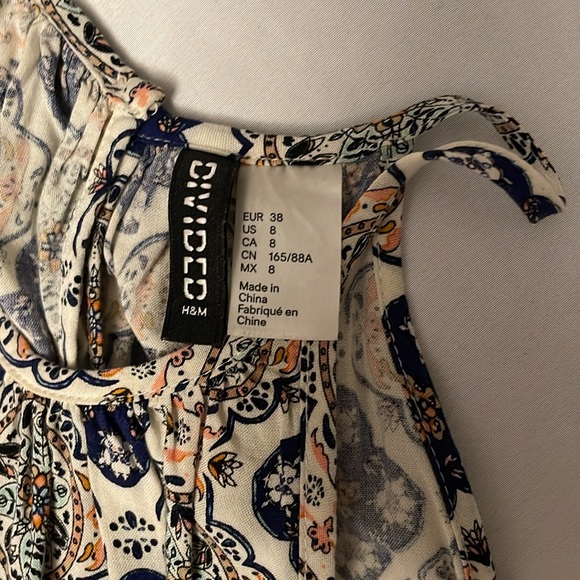 Patterned Halter Top - Picture 3 of 6